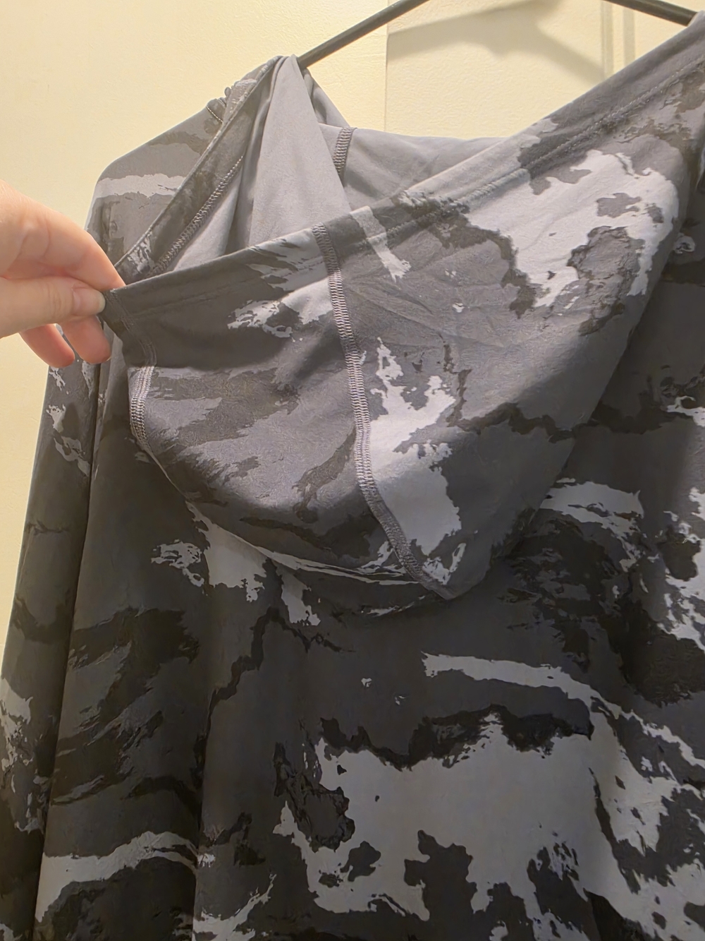 Women's Hooded Performance Shirt - Charcoal Camouflage - Picture 6 of 8